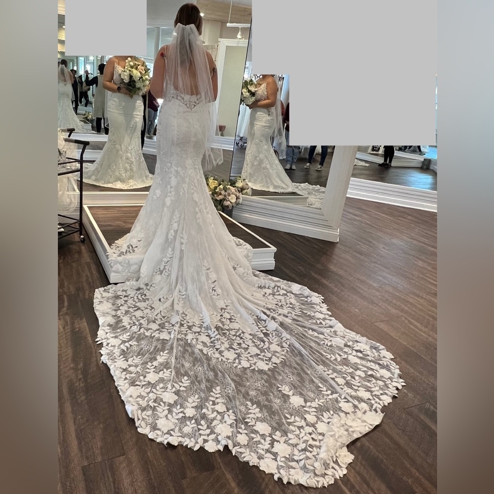 BRAND NEW Sophia’s Bridal sample wedding dress